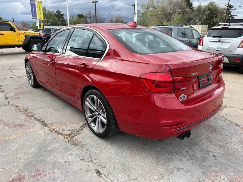 Used 2017 BMW 330i xDrive Sedan AWD/4WD image 5