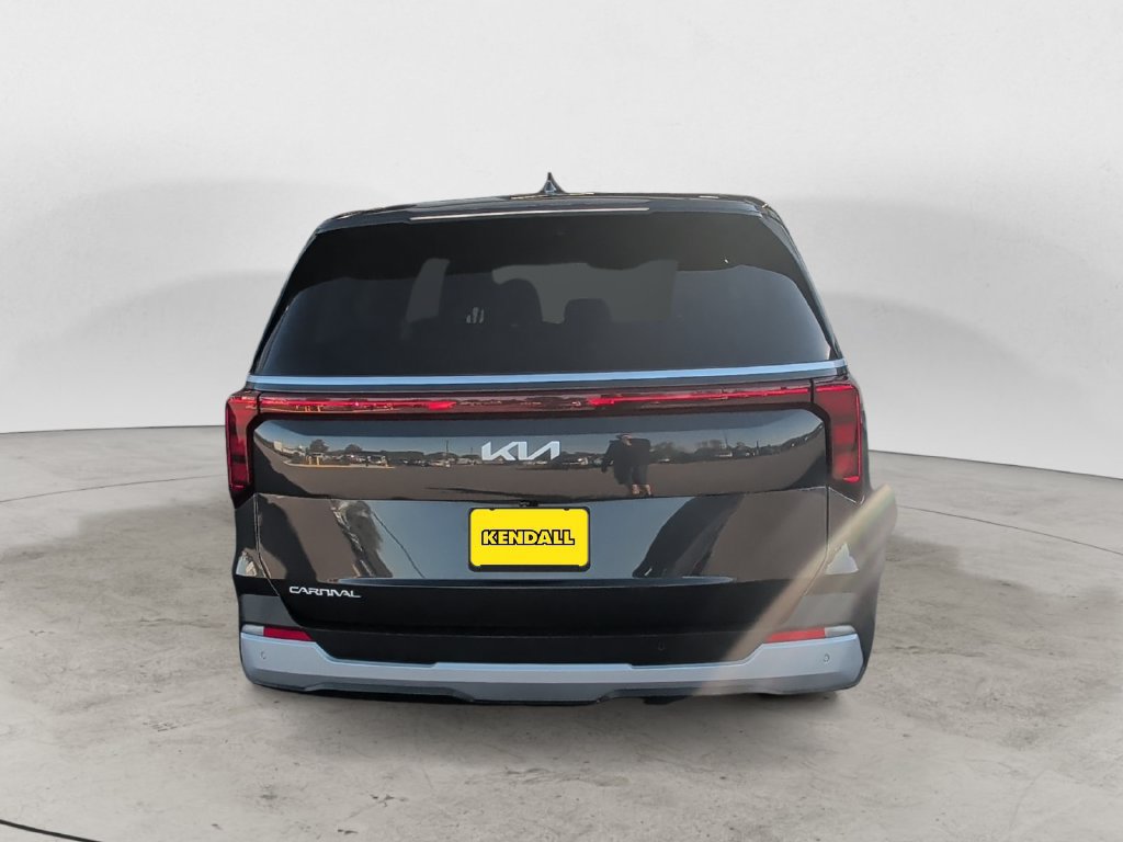 Used 2025 Kia Carnival FWD image 10