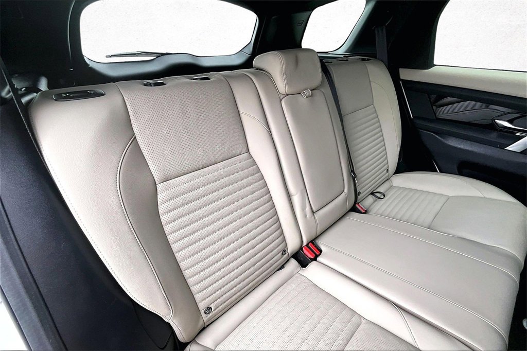 Used 2023 Land Rover Discovery Sport SE image 25
