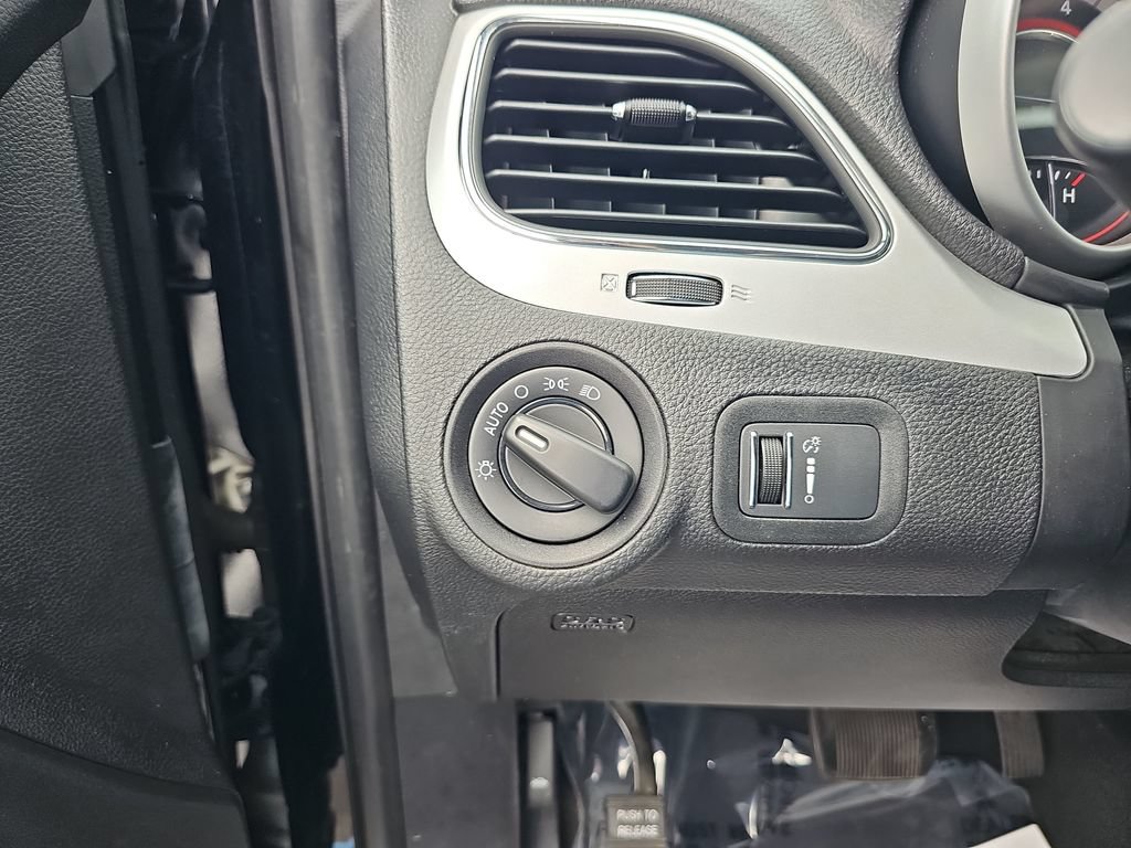 Used 2018 Dodge Journey SE FWD image 33
