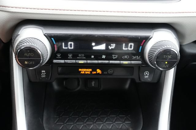 Used 2022 Toyota RAV4 XLE FWD image 34
