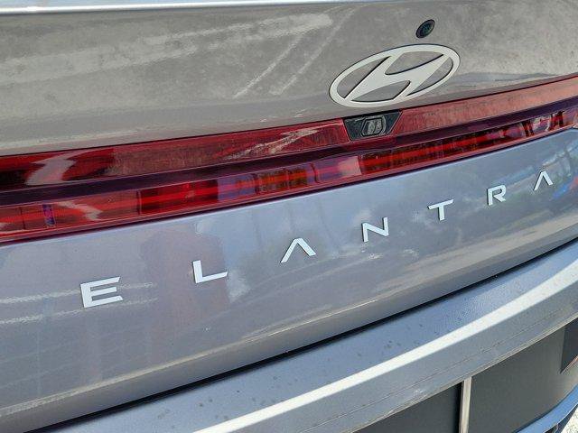 Used 2024 Hyundai Elantra Blue FWD image 9