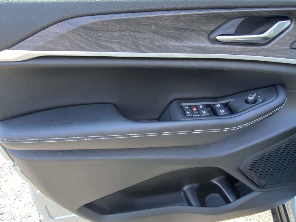 New 2026 Jeep Grand Cherokee L Limited RWD image 13