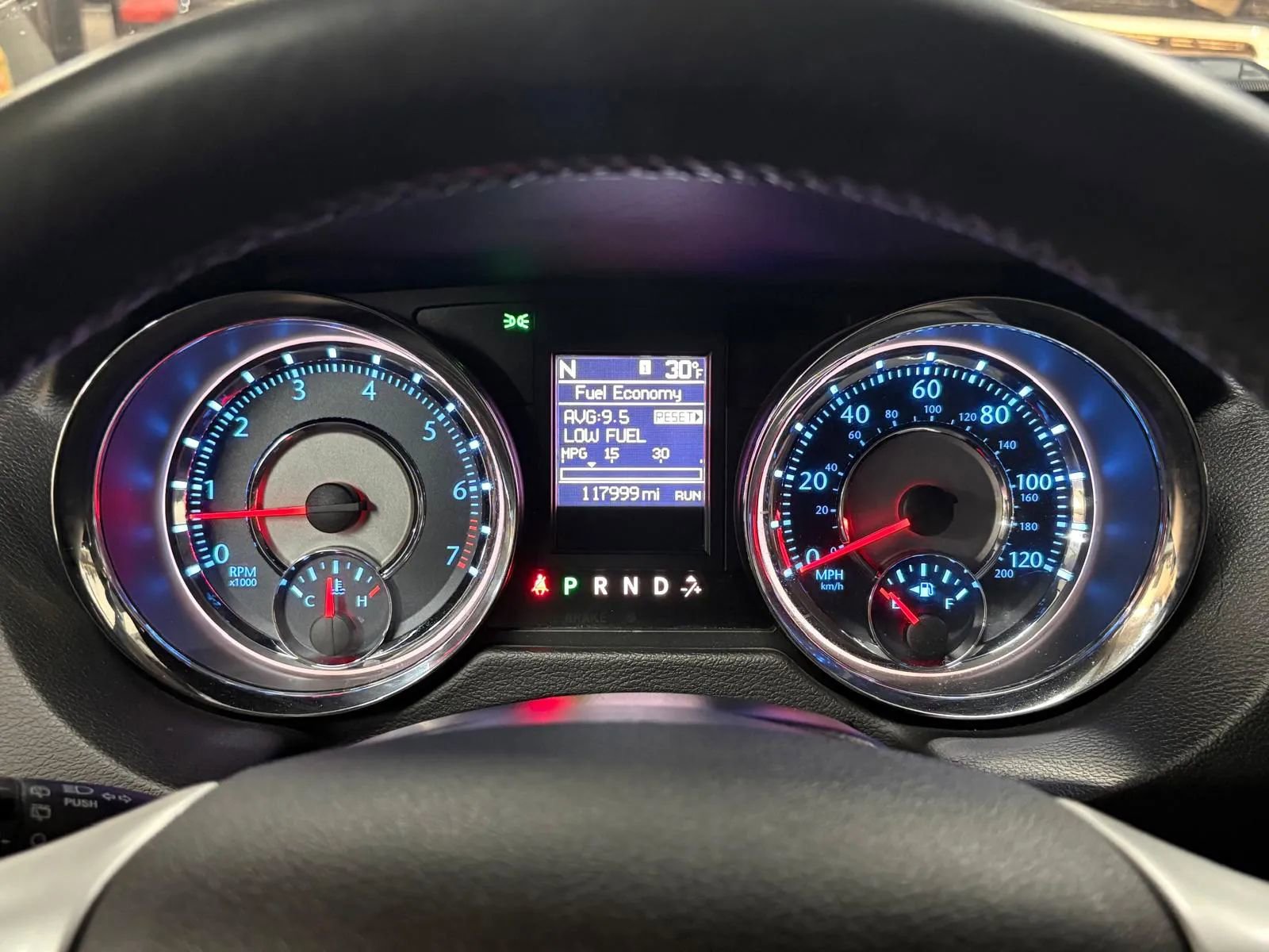 Used 2015 Chrysler Town & Country Touring-L w/ Driver Convenience Group image 18