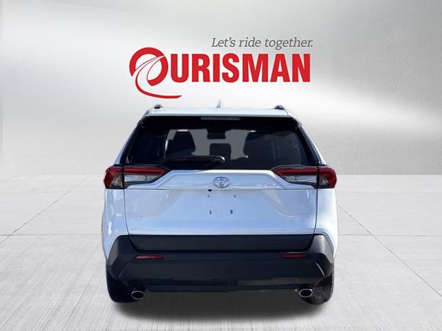 Used 2025 Toyota RAV4 XLE image 3