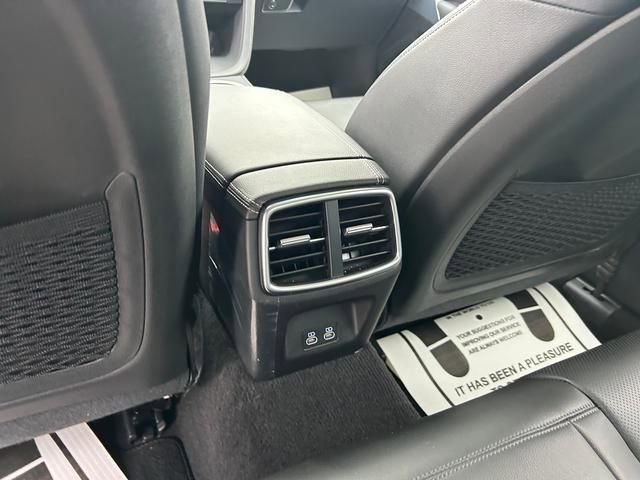 Used 2024 Genesis G70 2.5T image 15