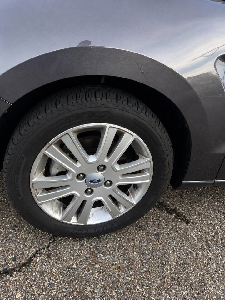 Used 2010 Ford Focus SEL FWD image 27
