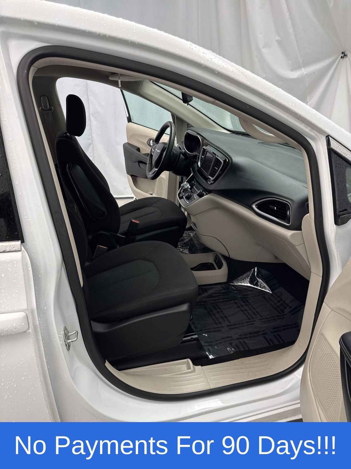 Used 2024 Chrysler Voyager LX image 24