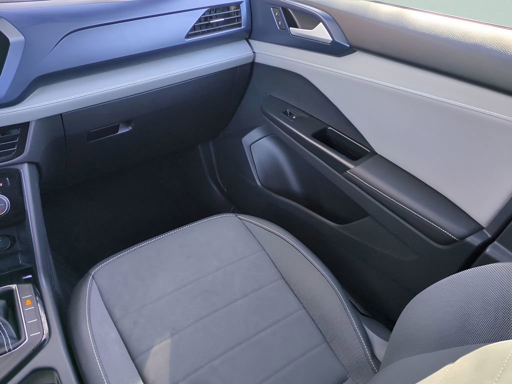 Used 2024 Volkswagen Taos SE image 16