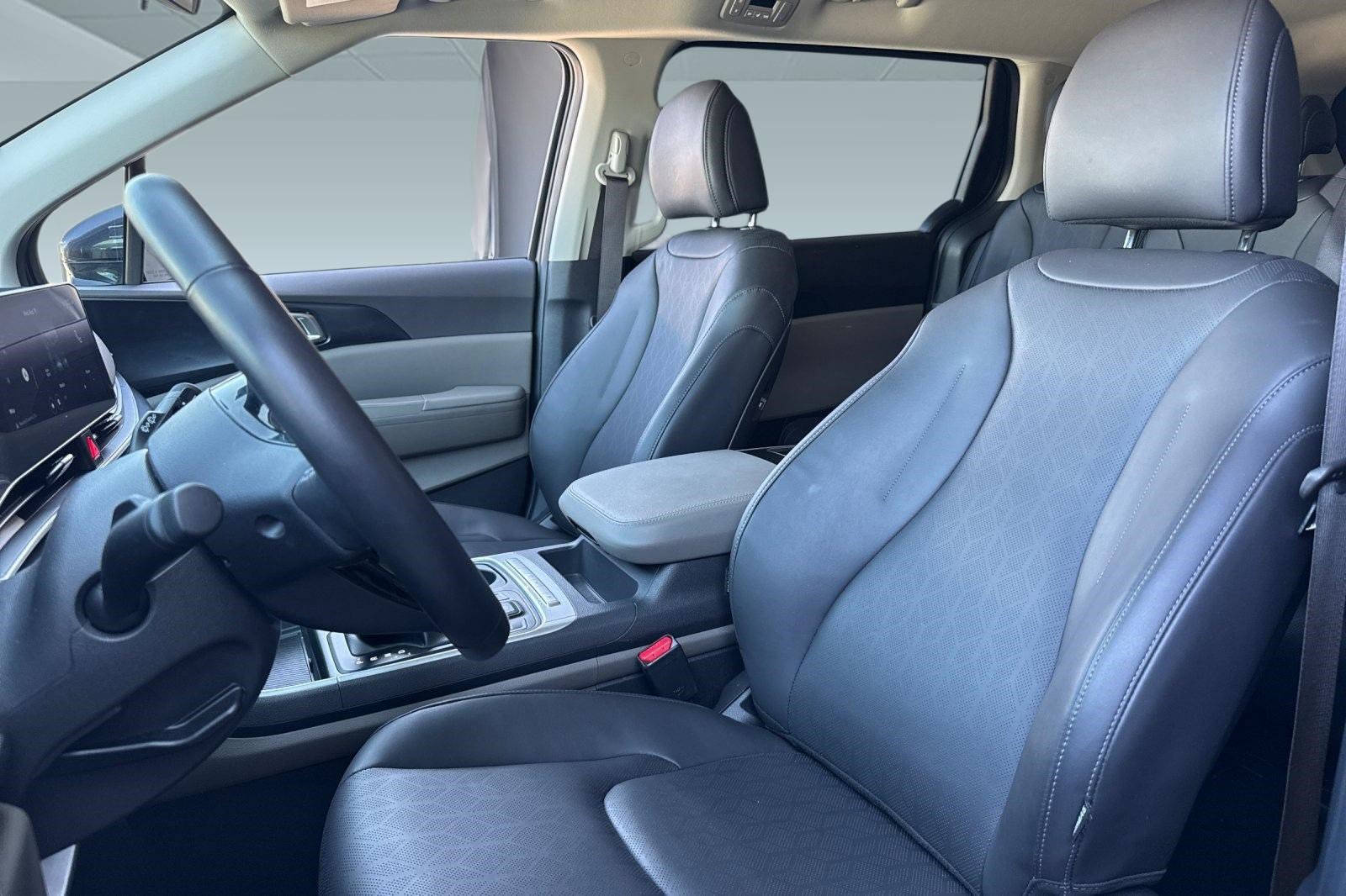 Used 2026 Kia Carnival FWD image 5