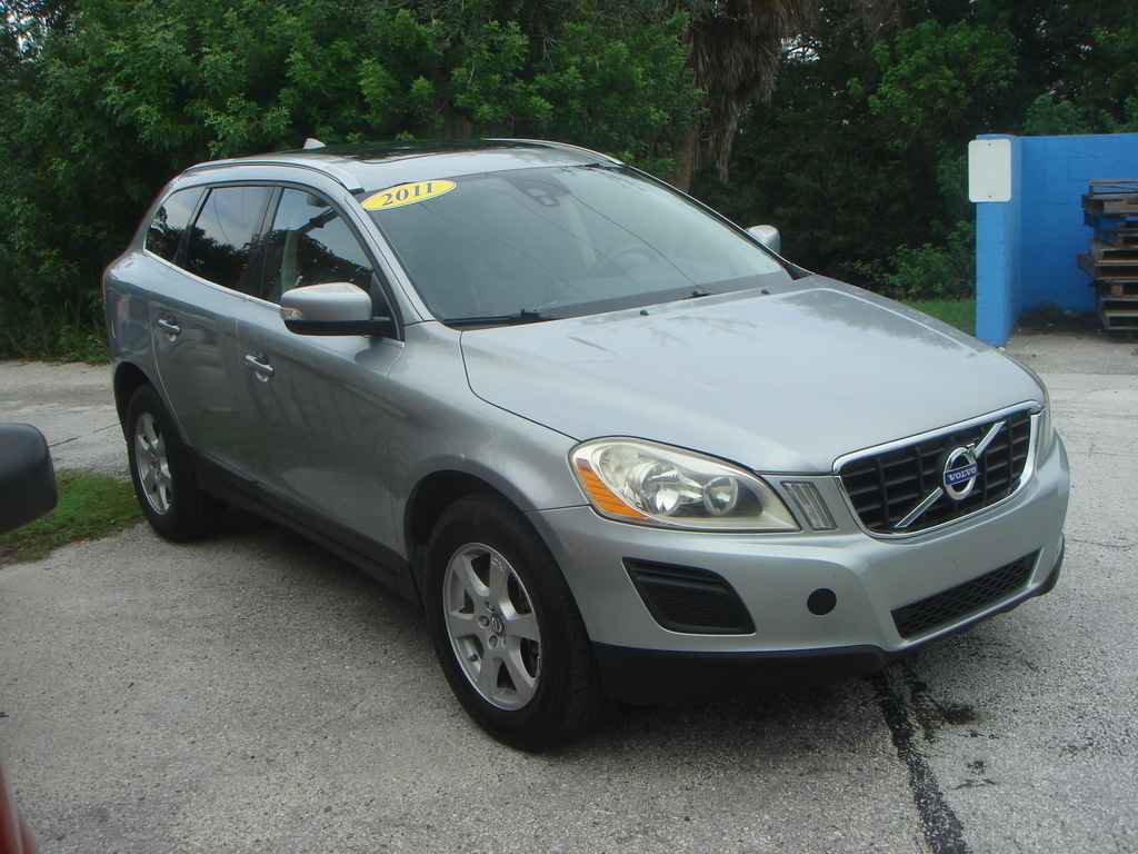 Used 2011 Volvo XC60 3.2 R-Design image 3