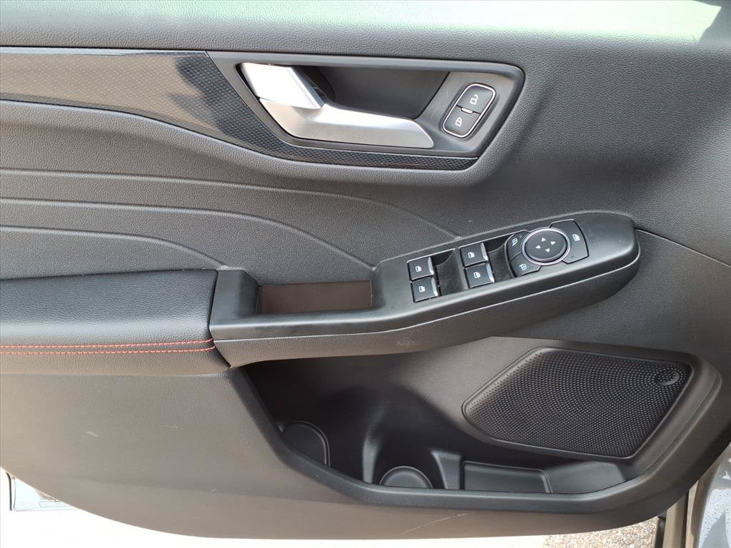 Used 2025 Ford Escape ST-Line w/ Equipment Group 301A FWD image 9