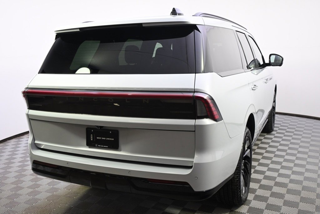 New 2025 Lincoln Navigator Reserve w/ Jet Appearance Package image 6