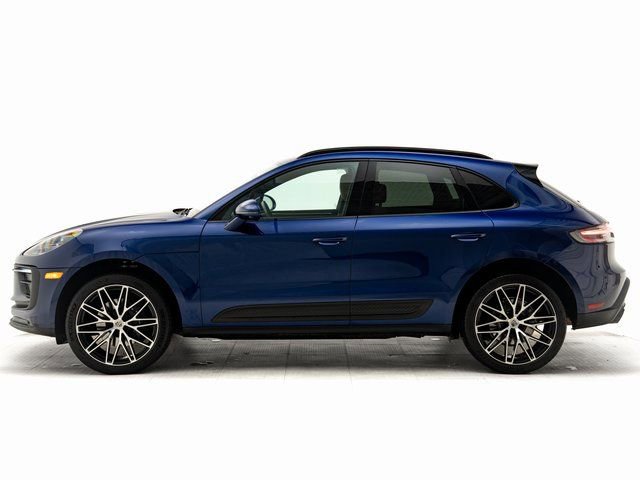 Certified 2025 Porsche Macan image 2