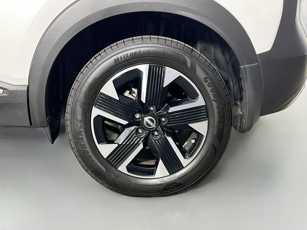 Used 2025 Nissan Kicks SV AWD/4WD image 27