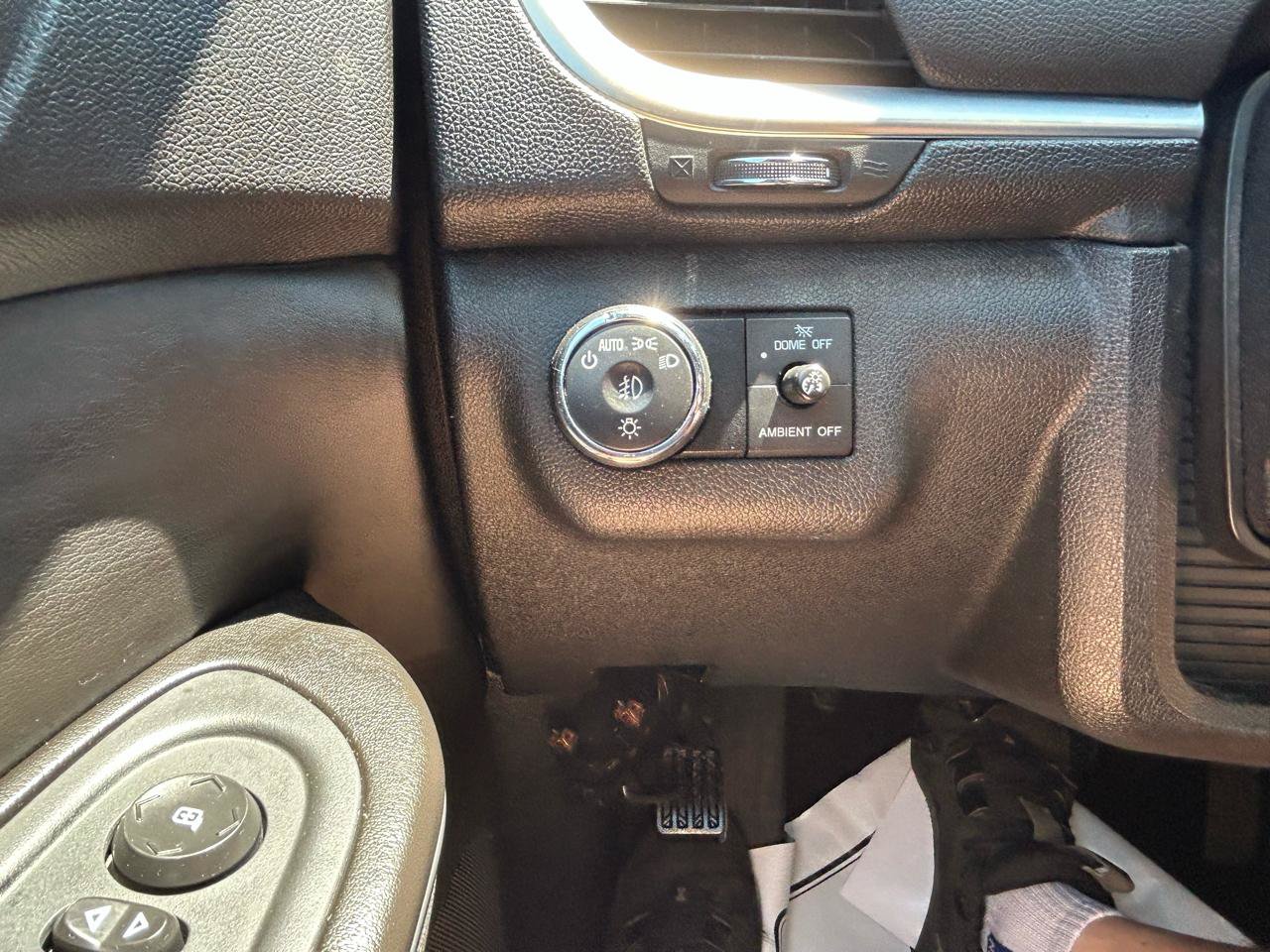 Used 2017 Chevrolet Traverse LT w/ Style and Technology Package FWD image 27
