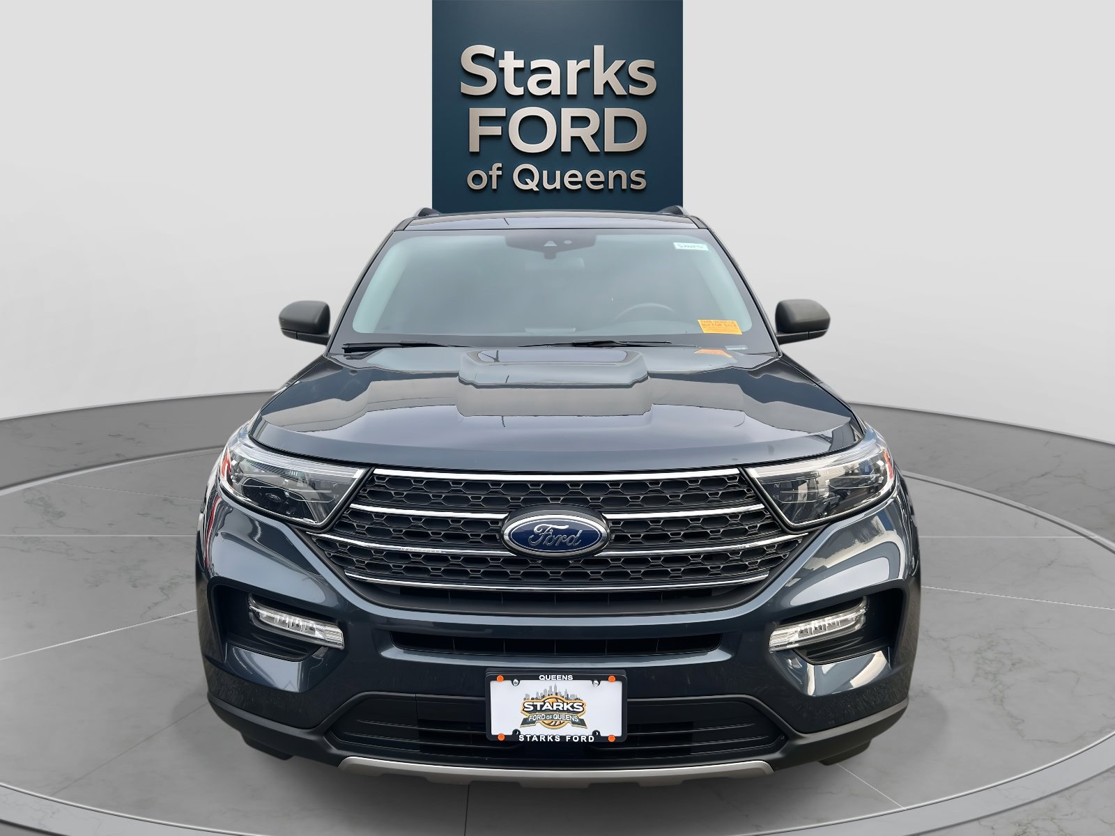 Used 2022 Ford Explorer XLT w/ Equipment Group 202A image 2