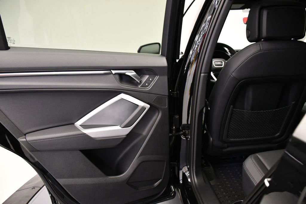 Used 2025 Audi Q3 2.0T Premium w/ Convenience Package image 39