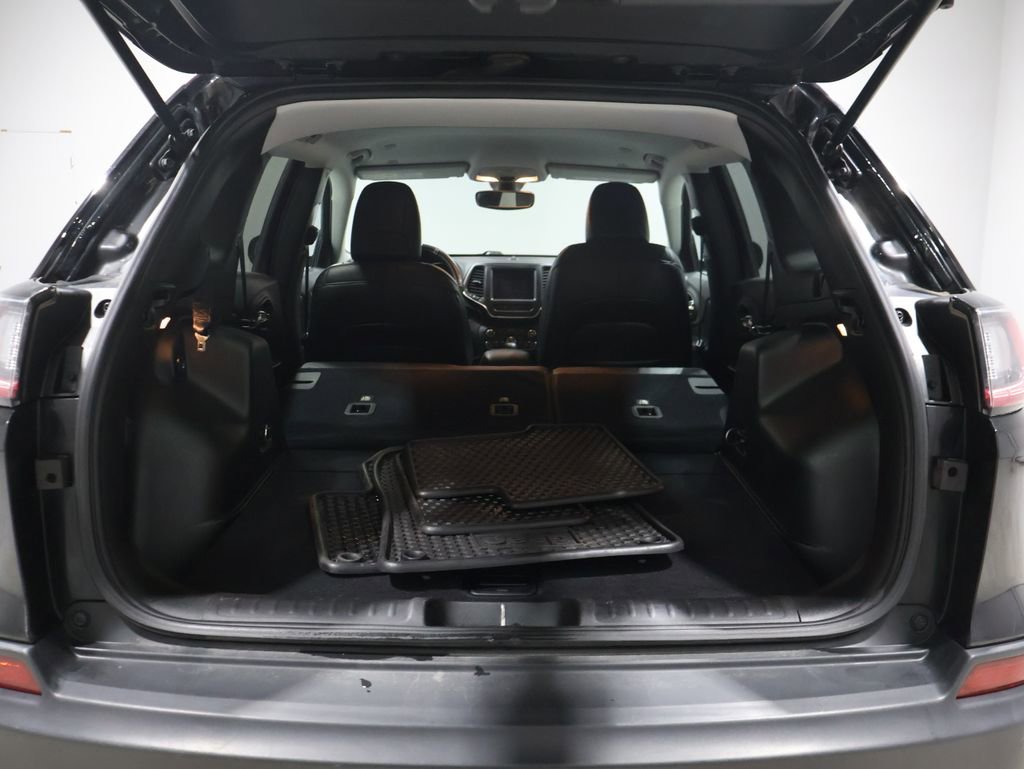 Used 2019 Jeep Cherokee Trailhawk w/ Cold Weather Group image 4