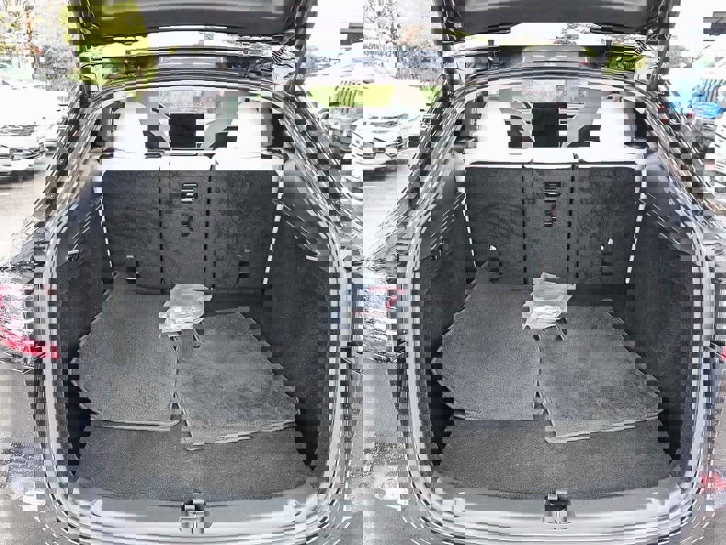 Used 2024 Tesla Model Y 2WD image 28