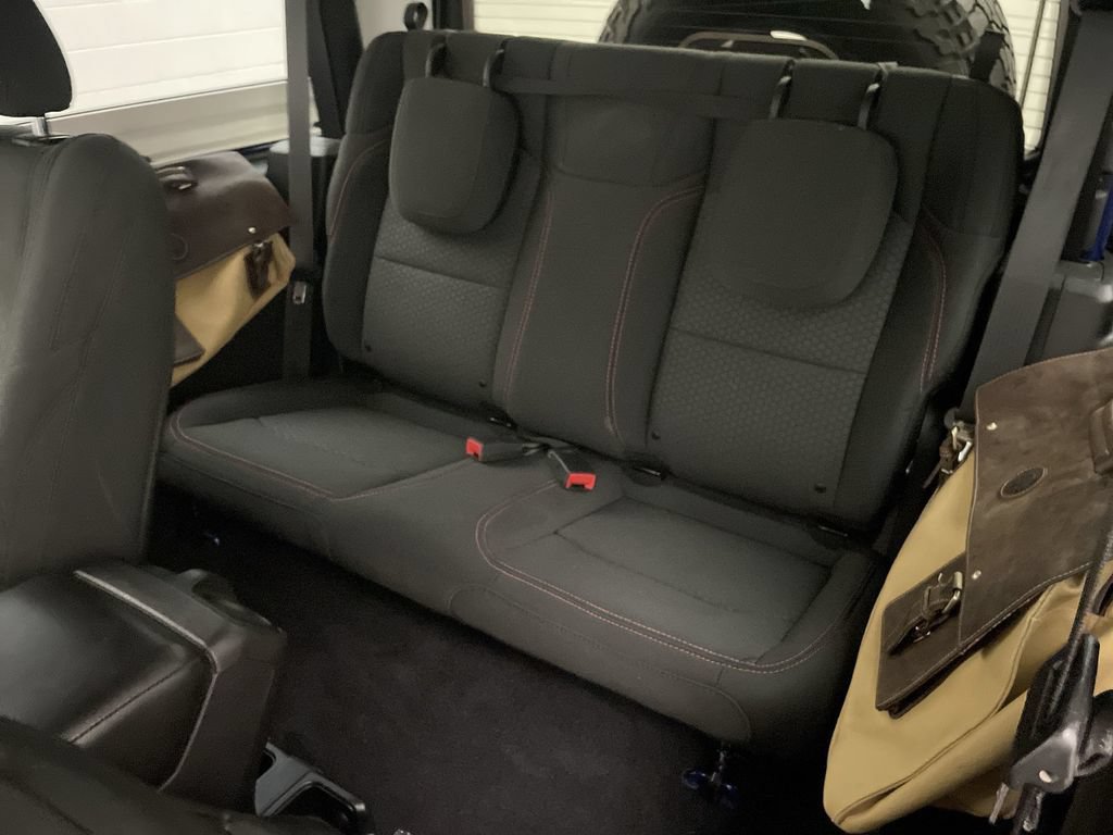 Used 2019 Jeep Wrangler Rubicon w/ LED Lighting Group AWD/4WD image 17