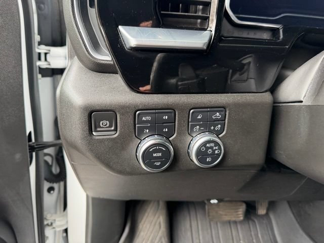 Used 2022 GMC Sierra 1500 SLT w/ SLT Premium Plus Package AWD/4WD image 17