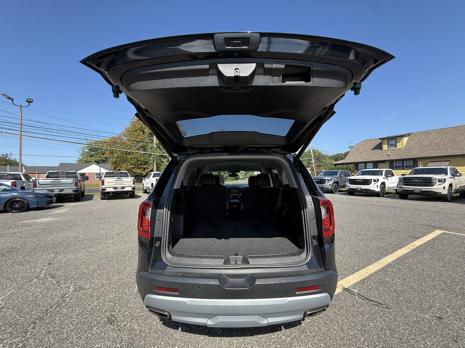 Used 2023 GMC Acadia SLT AWD/4WD image 30
