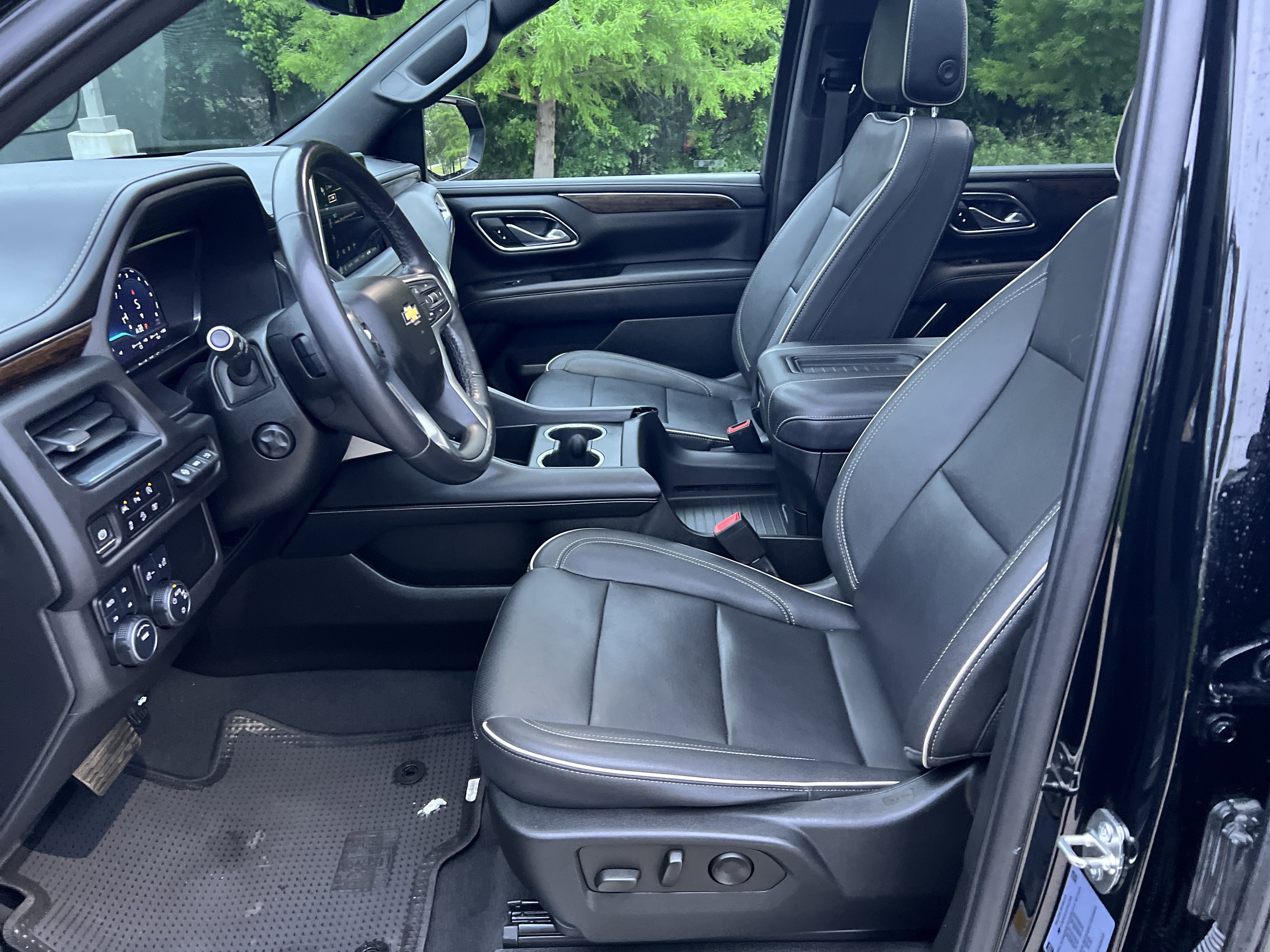 Used 2023 Chevrolet Tahoe Premier AWD/4WD image 15