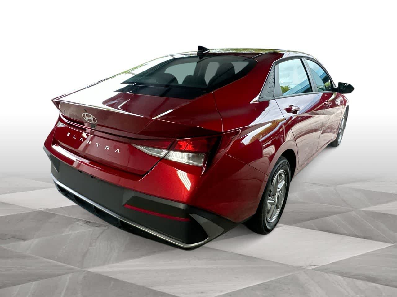 Used 2026 Hyundai Elantra SE FWD image 8