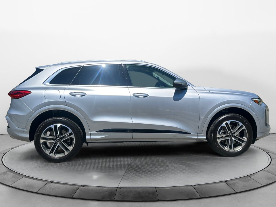 Certified 2025 Audi Q5 Premium Plus w/ Premium Plus AWD/4WD image 8