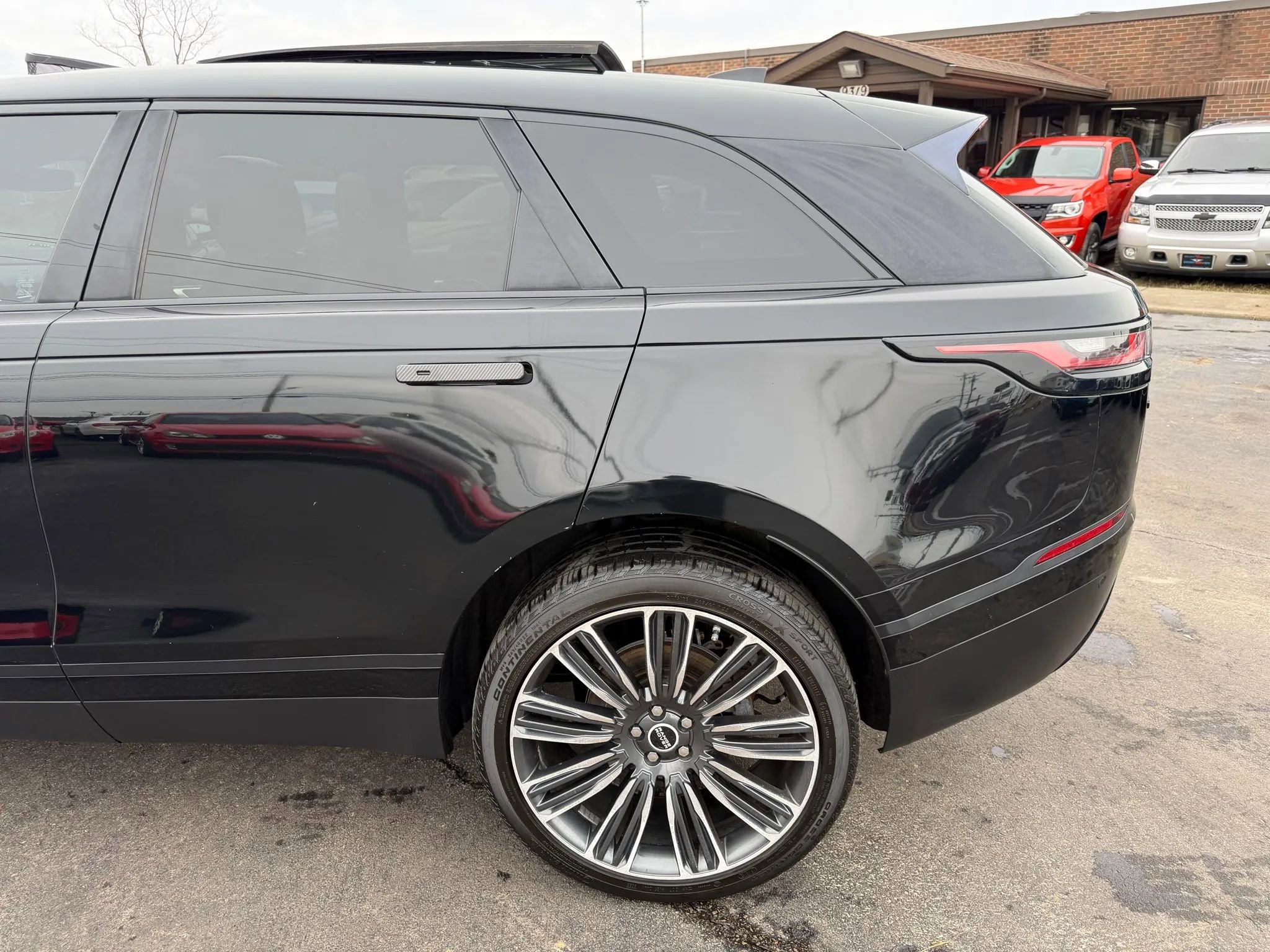 Used 2020 Land Rover Range Rover Velar S image 46