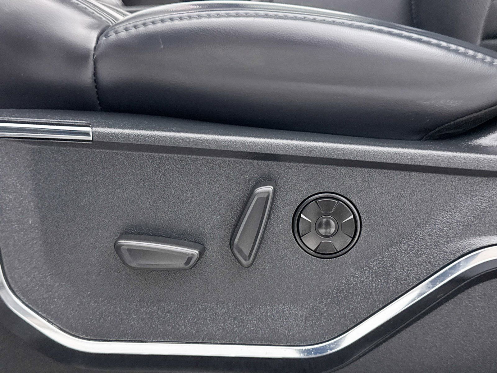 Used 2025 Ford F350 Platinum w/ Tremor Off-Road Package image 27