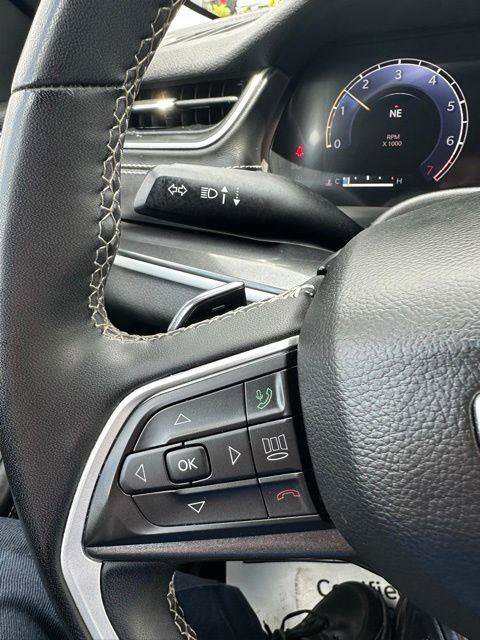 Used 2023 Jeep Grand Cherokee Laredo AWD/4WD image 35