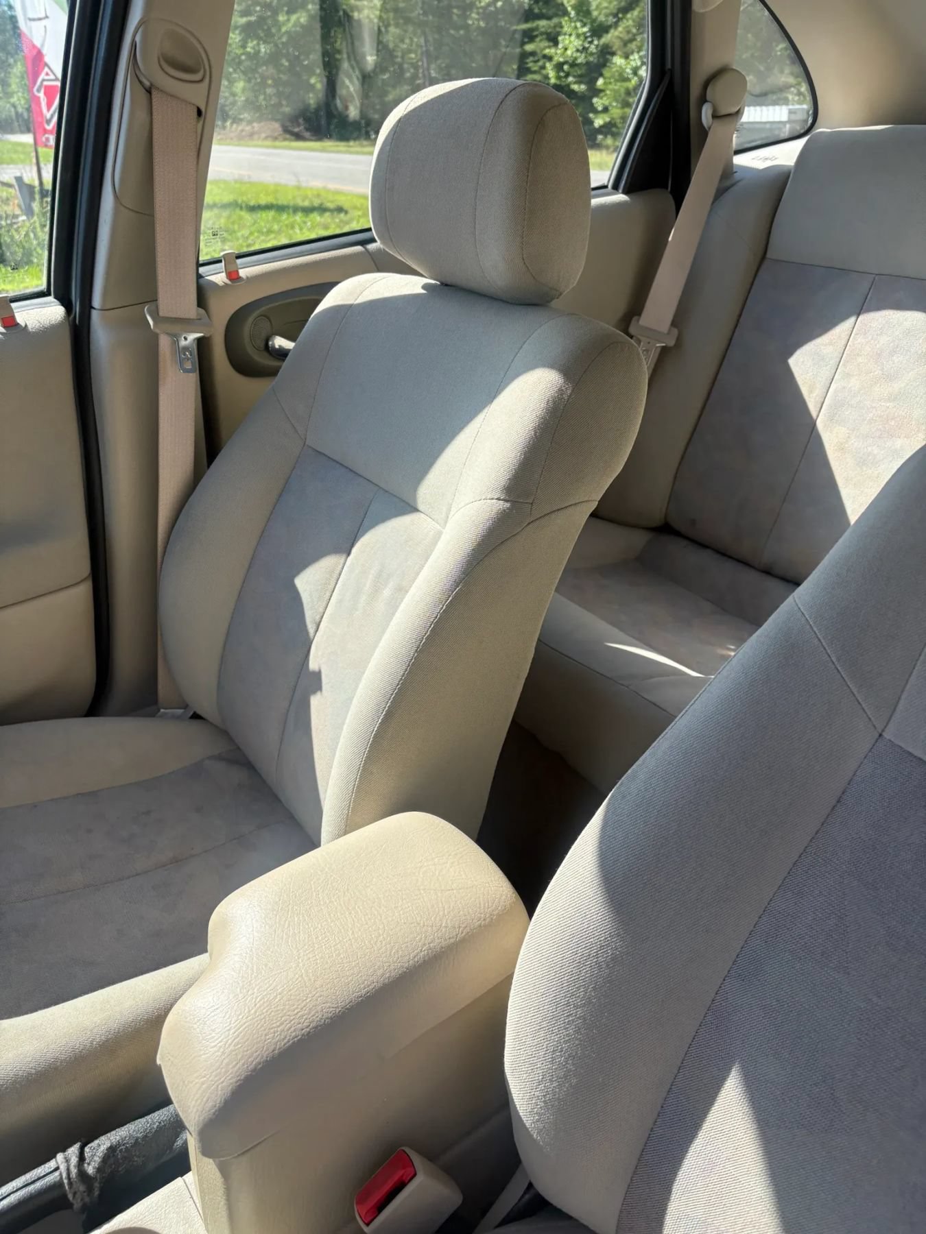 Used 2003 Saturn L-Series L200 w/ Audio Pkg I FWD image 29