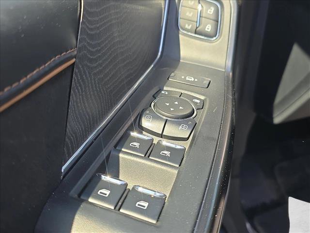 Used 2024 Ford F250 Platinum image 8