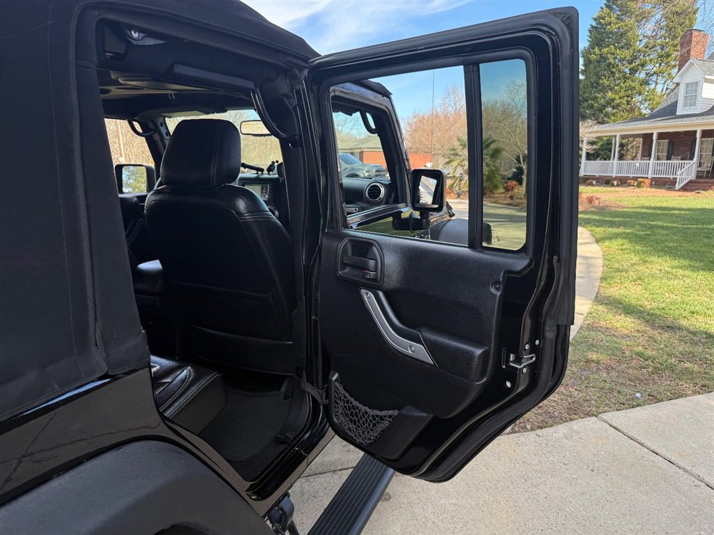 Used 2015 Jeep Wrangler Unlimited Rubicon w/ Dual Top Group image 65