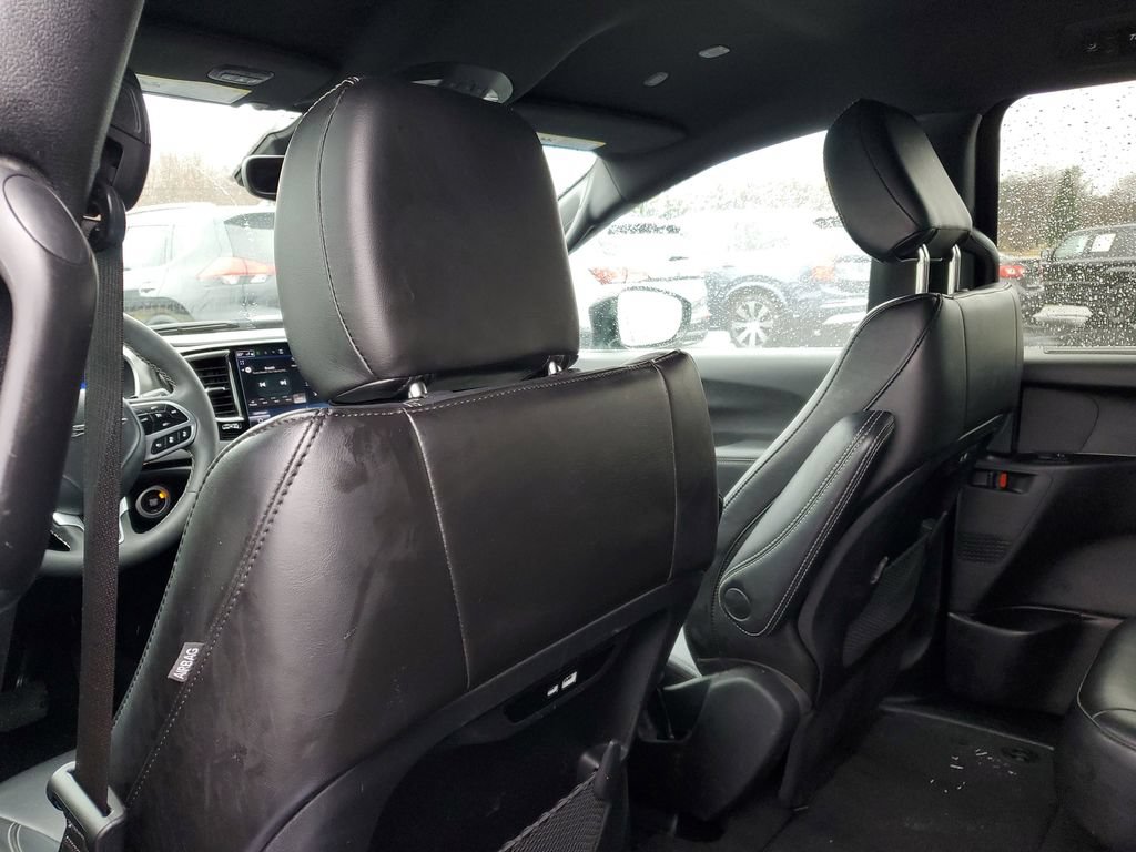 Used 2025 Chrysler Pacifica Select FWD image 30