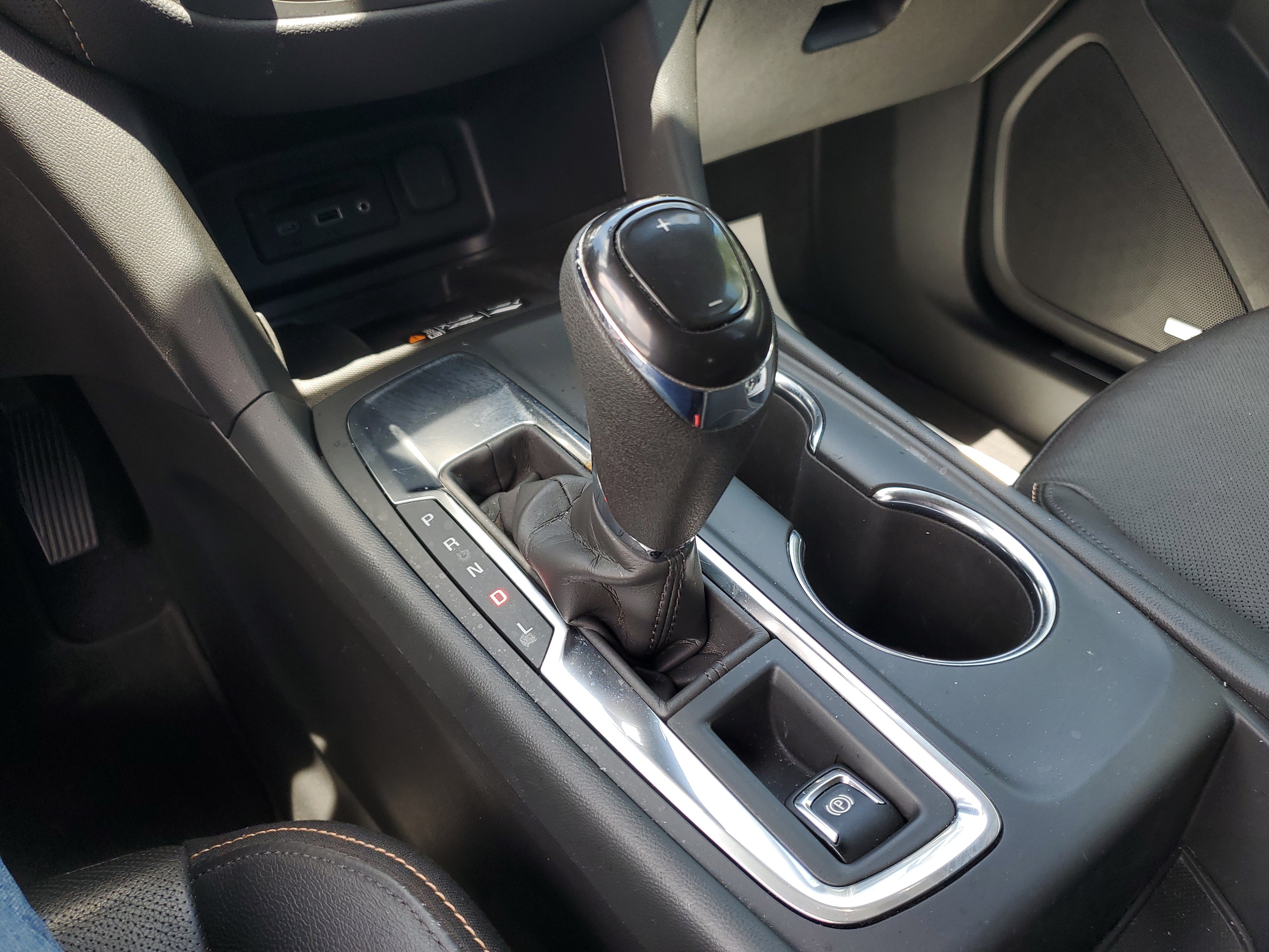 Used 2021 Chevrolet Equinox Premier FWD image 27