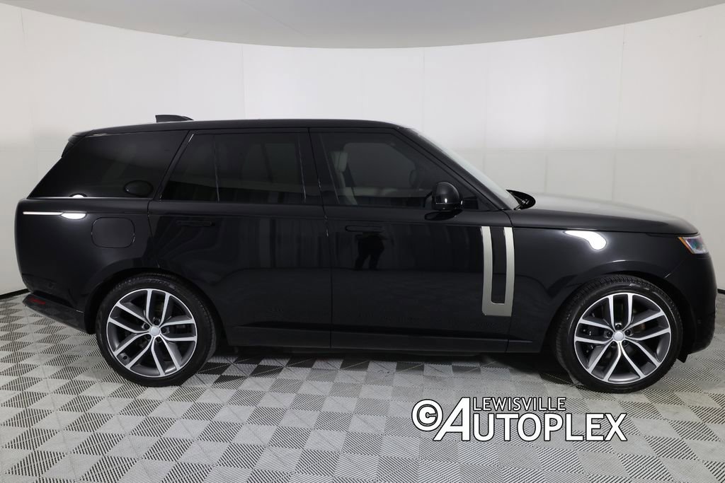 Used 2025 Land Rover Range Rover SE AWD/4WD image 4