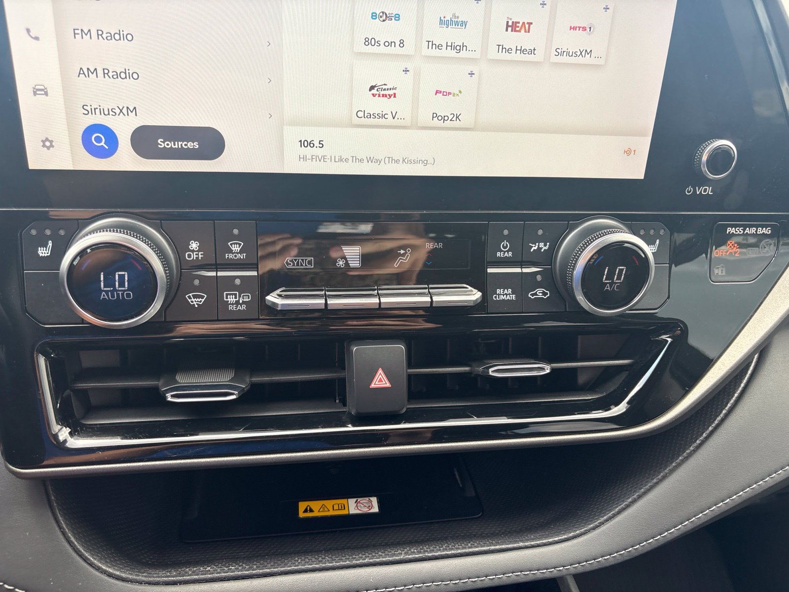 Used 2023 Toyota Highlander XLE FWD image 22