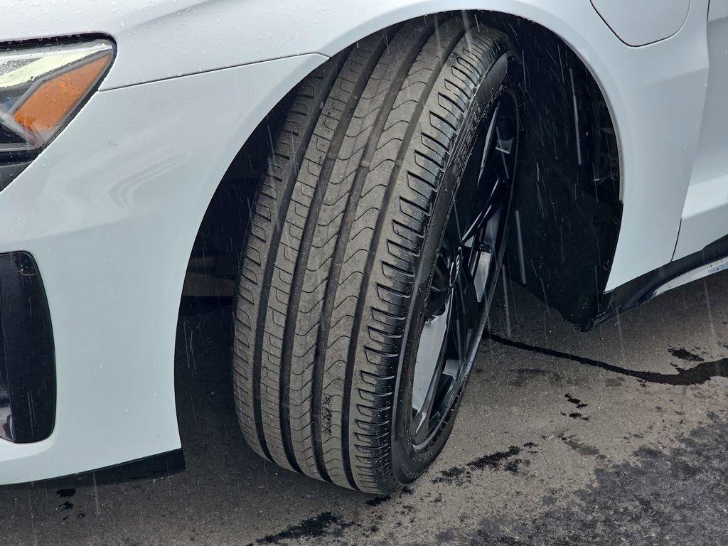 Used 2022 Audi e-tron GT Premium Plus w/ Performance Package image 36