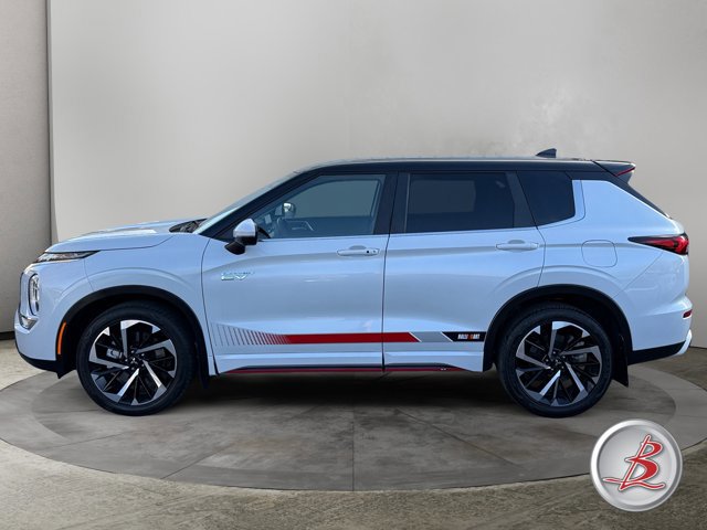 Used 2023 Mitsubishi Outlander SE AWD/4WD image 4