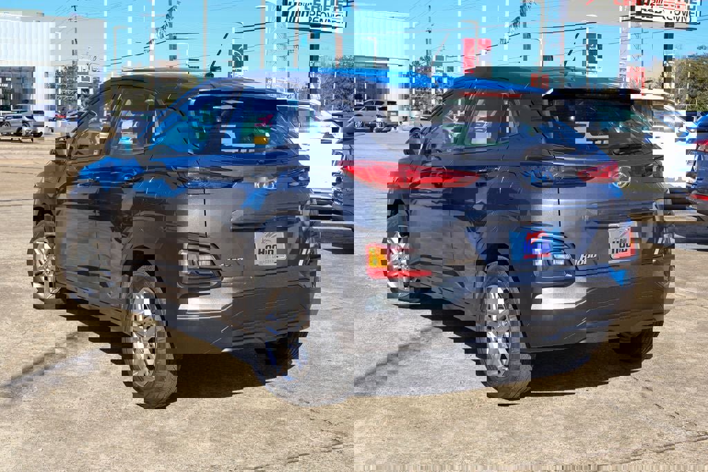 Used 2021 Hyundai Kona SE w/ Cargo Package image 2