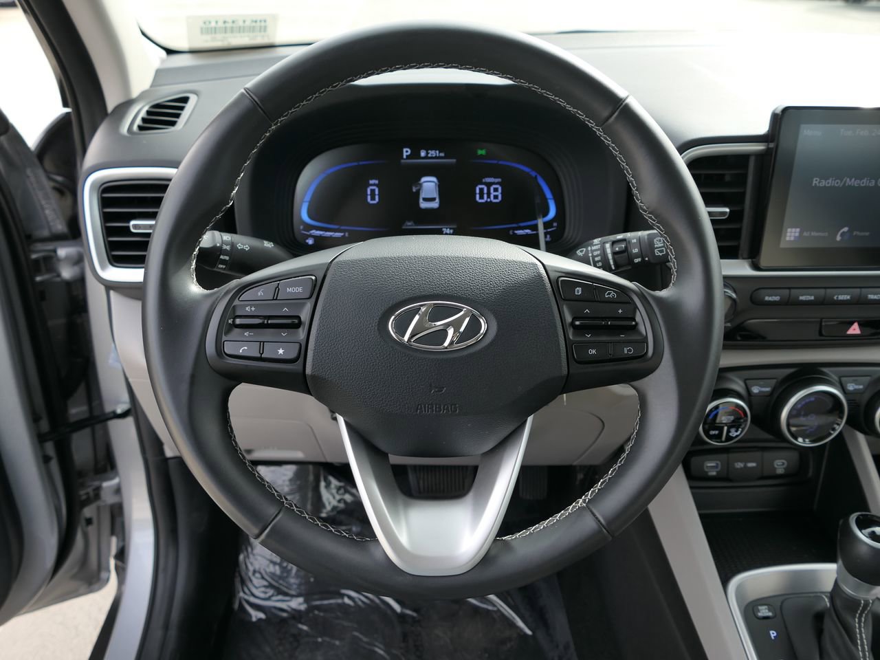 Used 2025 Hyundai Venue SEL image 22