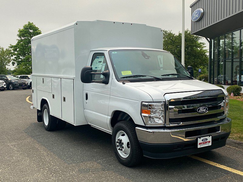New 2027 Ford E-350 and Econoline 350 Super Duty w/ Power Equipment Group RWD image 4