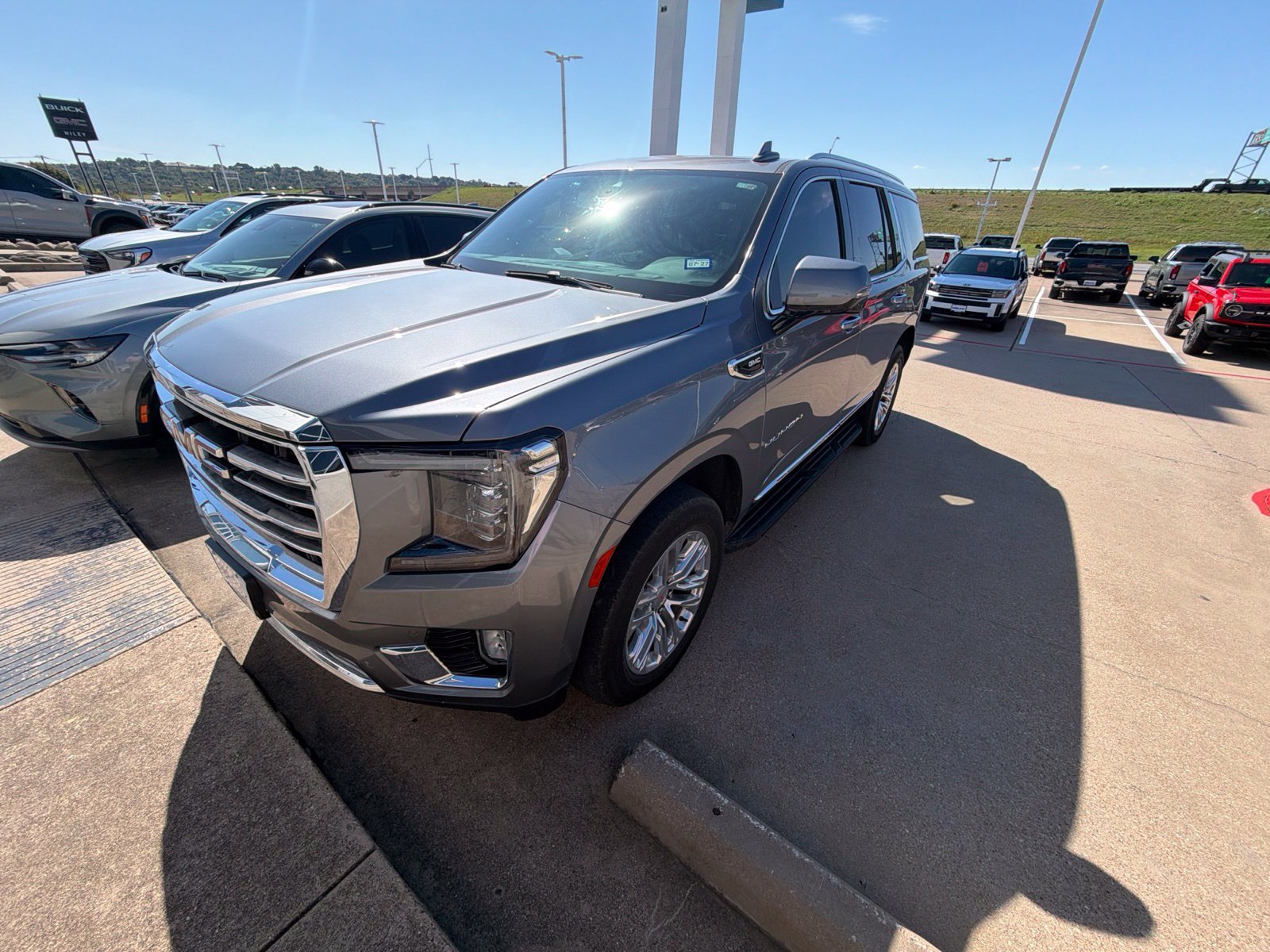 Used 2021 GMC Yukon SLT w/ SLT Luxury Plus Package RWD image 1