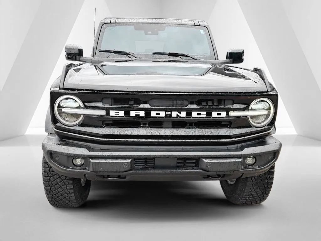 Used 2025 Ford Bronco Outer Banks AWD/4WD image 2