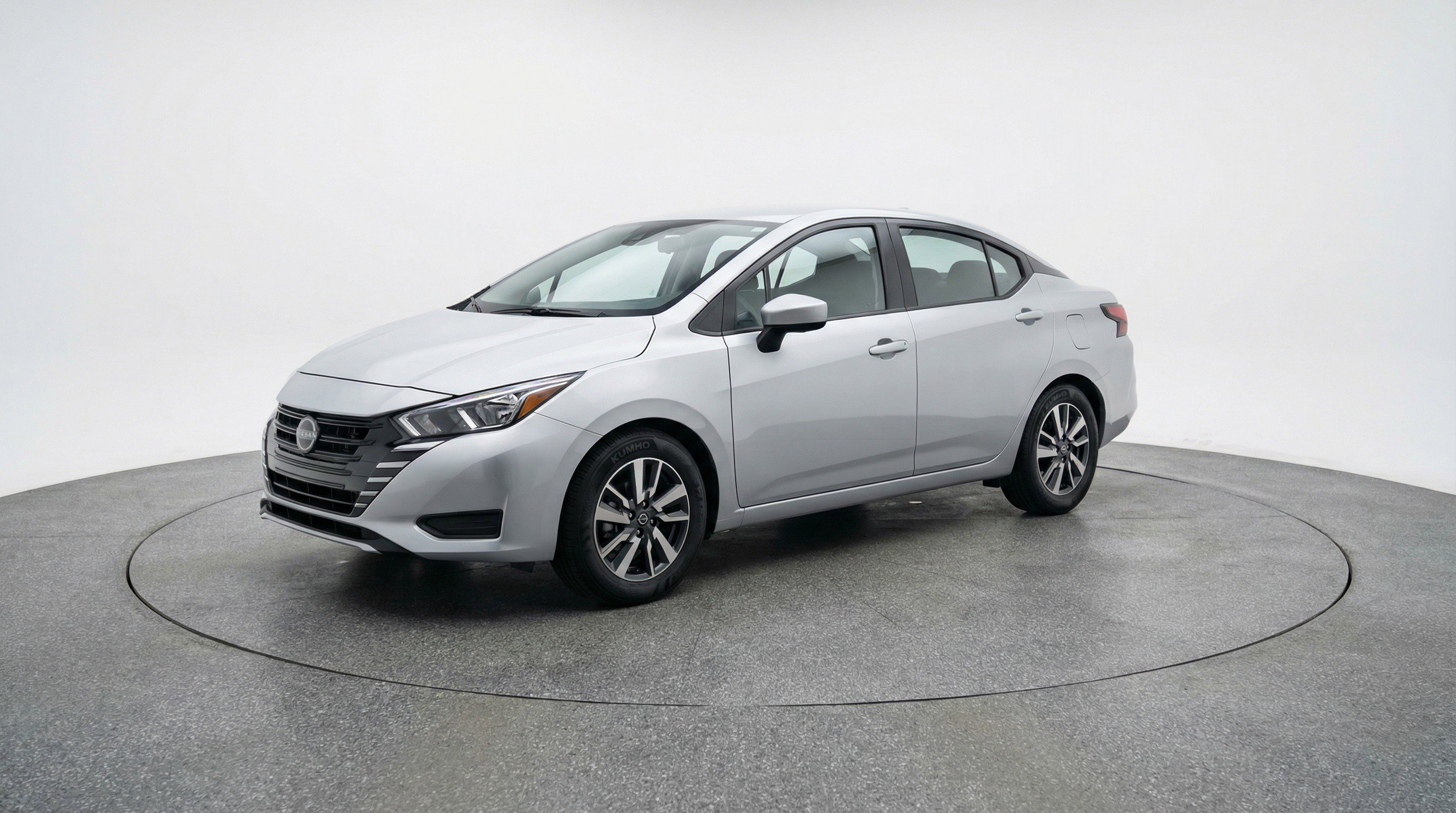 Used 2025 Nissan Versa SV image 3