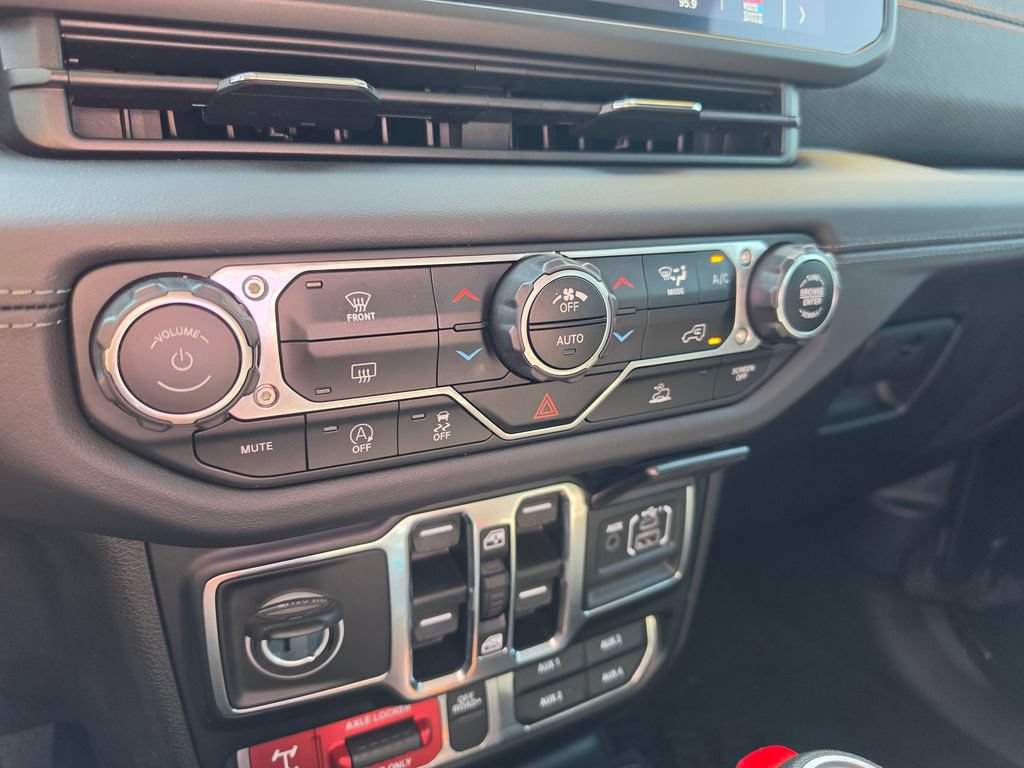 Used 2024 Jeep Gladiator Mojave AWD/4WD image 27