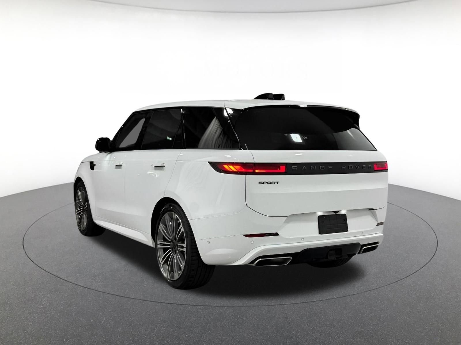 New 2026 Land Rover Range Rover Sport Dynamic SE image 3